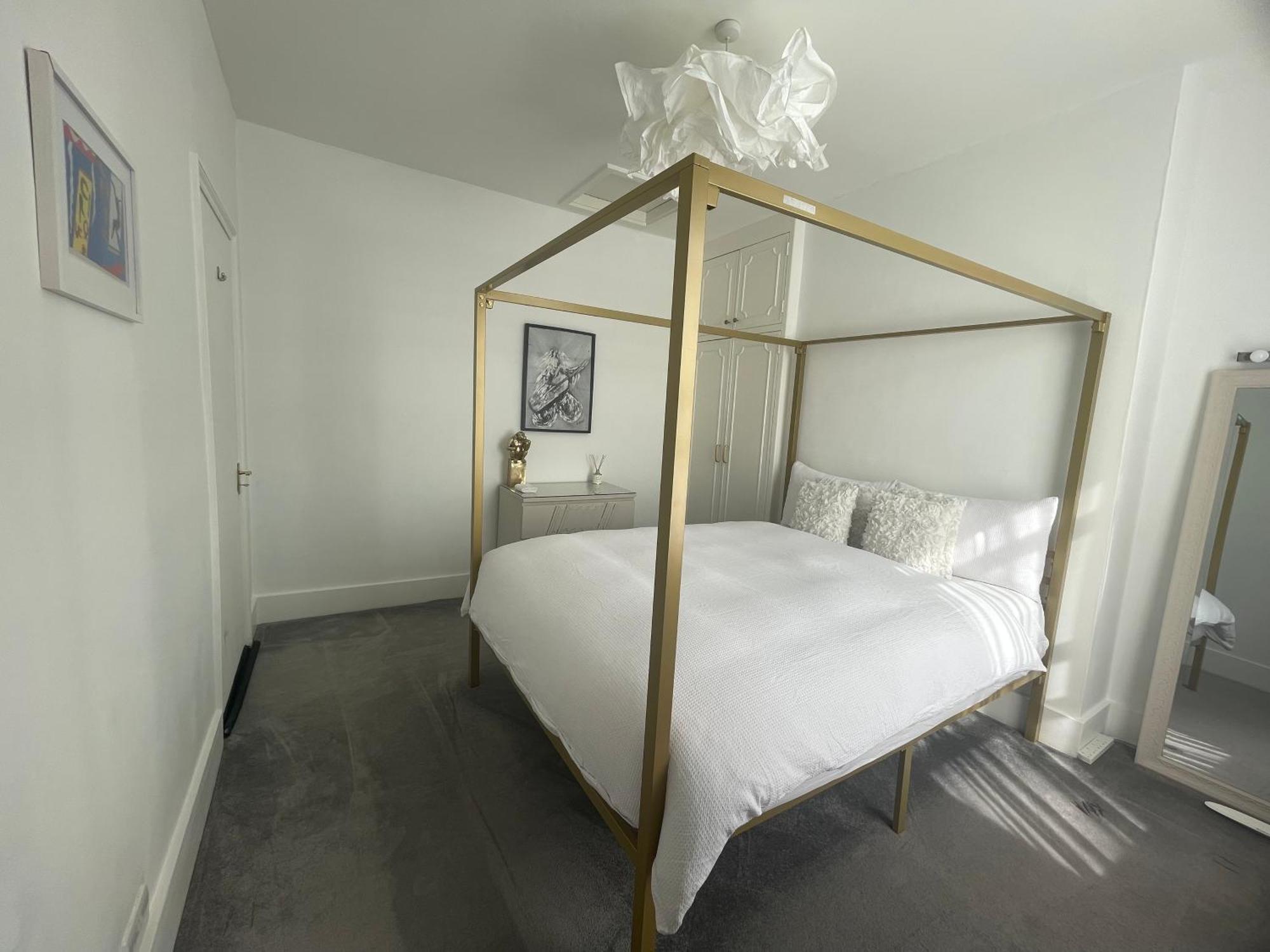 Queen Bedroom In Maida Vale London Kültér fotó